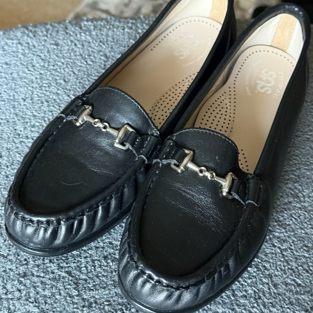 SAS Women's Classic Black Leather Loafers
